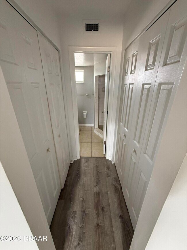 Building Photo - 1850 S Park Ave