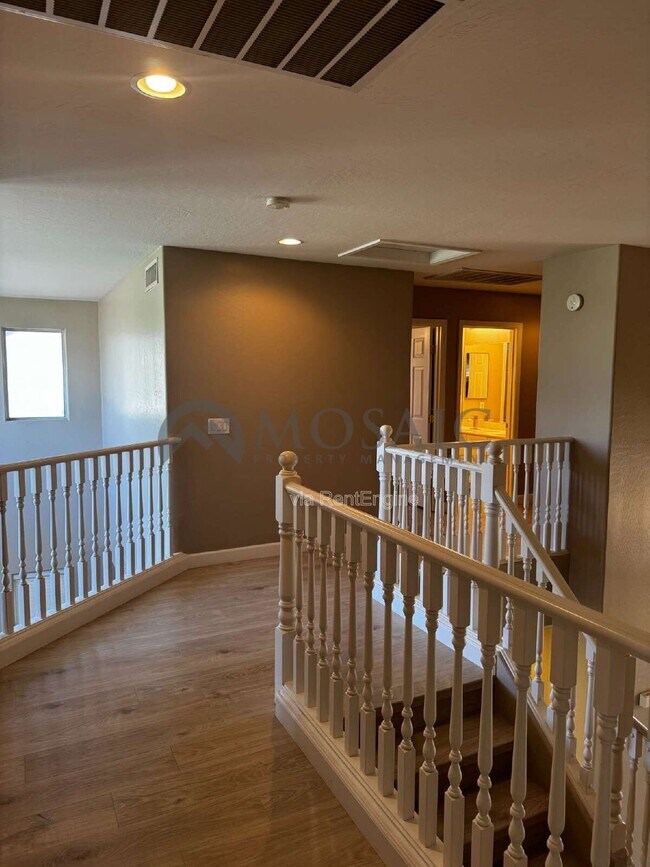 Building Photo - 3356 E Mayberry Ave