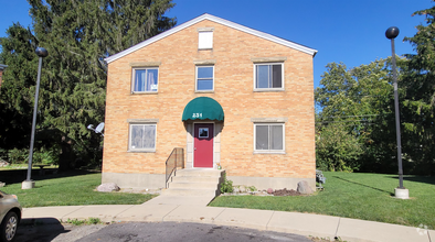 Building Photo - Beautiful studio Apartment Close to Wright...