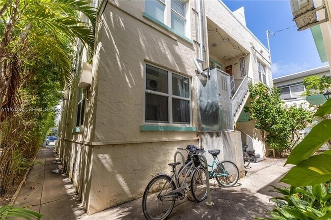 Building Photo - 1027 Euclid Ave