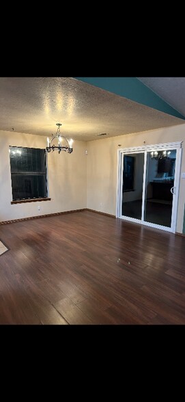 Building Photo - 800 Eastridge Dr NE