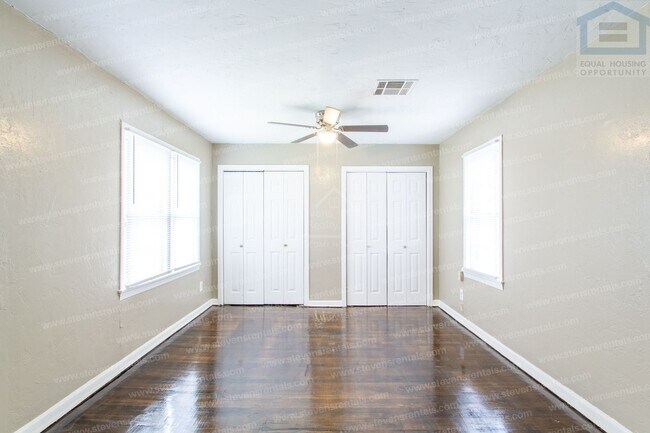 Building Photo - 2206 NW 19th St