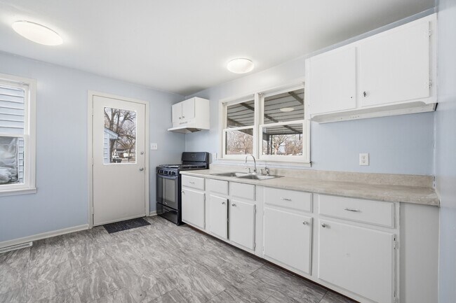 Building Photo - 2719 Dewey St