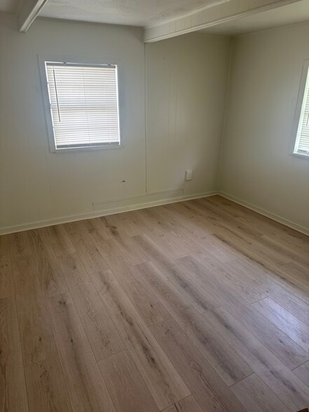 Building Photo - 327 Landau Dr