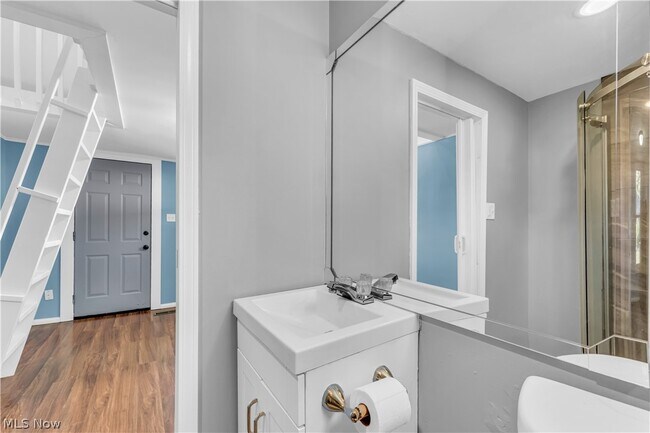 Building Photo - 3900 W 33rd St