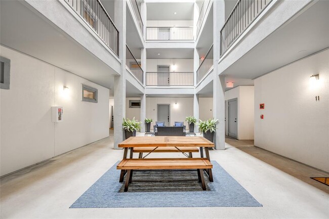Building Photo - 908 Nueces St