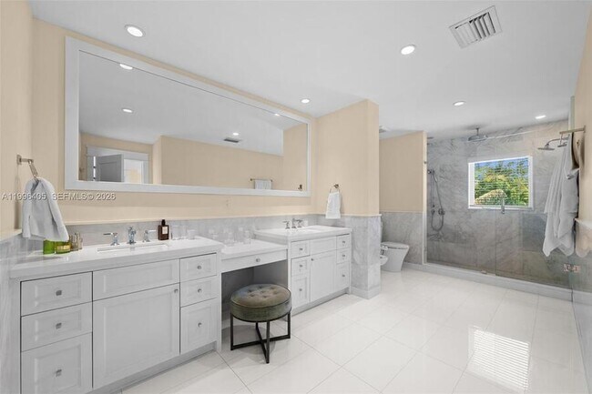 Building Photo - 6831 Sunrise Ct