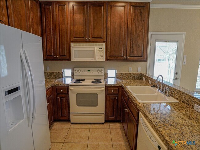 Building Photo - 1651 Hanz Dr