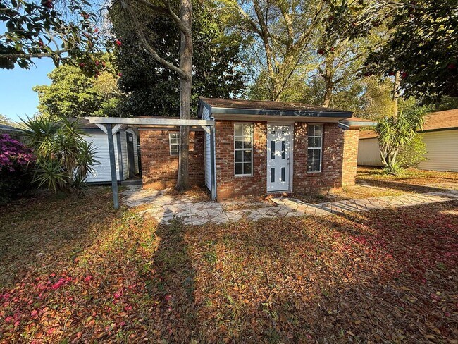 Building Photo - Gulf Breeze Proper - Casablanca - 2 bed, 1 bath