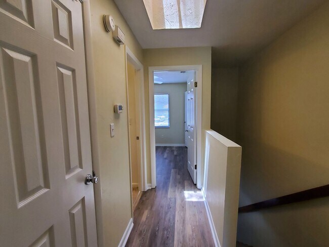 Building Photo - FOR RENT 2 bedroom 1.5 bath townhome