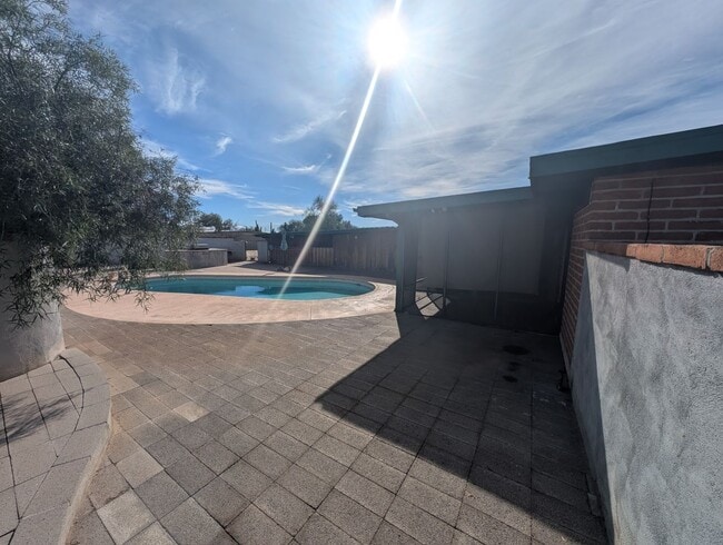 Building Photo - 4 Bedroom and 2 Bath Rental