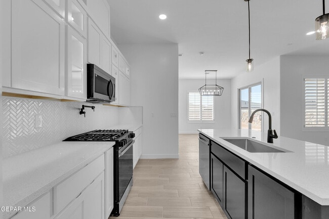 Building Photo - 15148 Destination