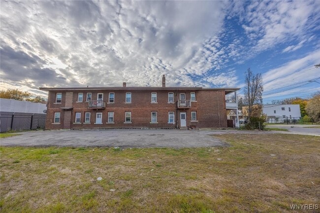 Building Photo - 2253 Niagara St