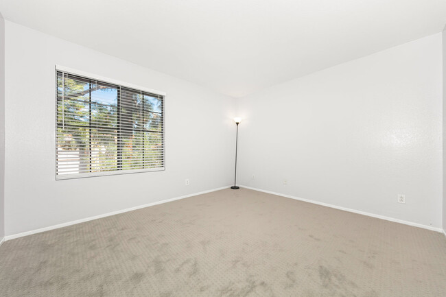 Building Photo - 12043 Alta Carmel Ct