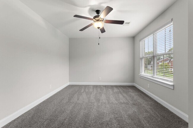 Building Photo - 3BR Home with Bonus Loft & Spa-Inspired Pr...