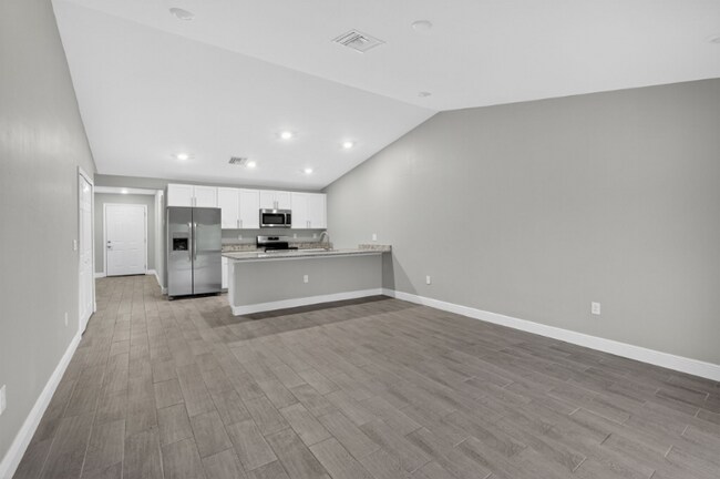 Building Photo - 839 Bedford Dr