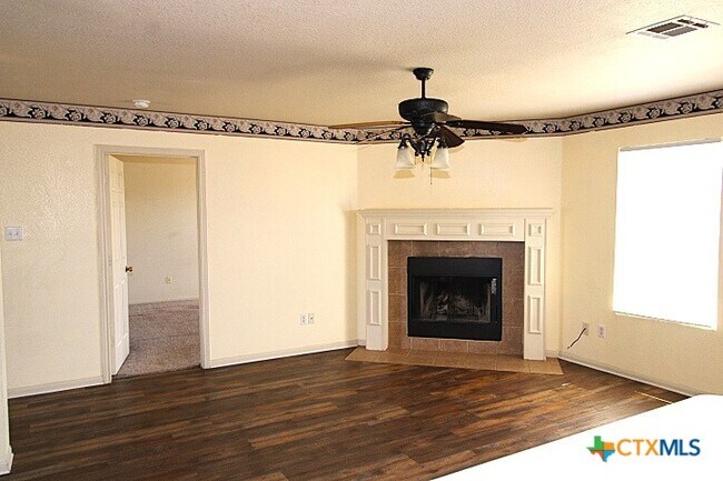 Building Photo - 5707 Schneider Dr