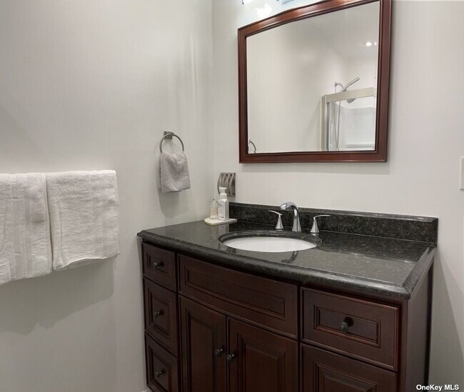 Building Photo - 208 Fairview Cir