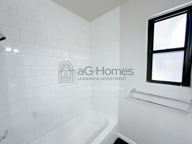Building Photo - 3032 NW 70th St