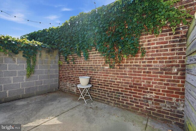 Building Photo - 2663 Martha St