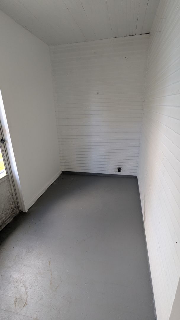 Building Photo - Spacious 5-bedroom, 1-bath home offers flexible living across multiple levels in Akron