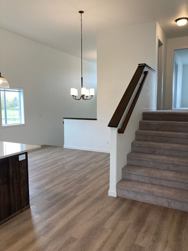 Building Photo - 4 Bed 2 Bath Single Family Home