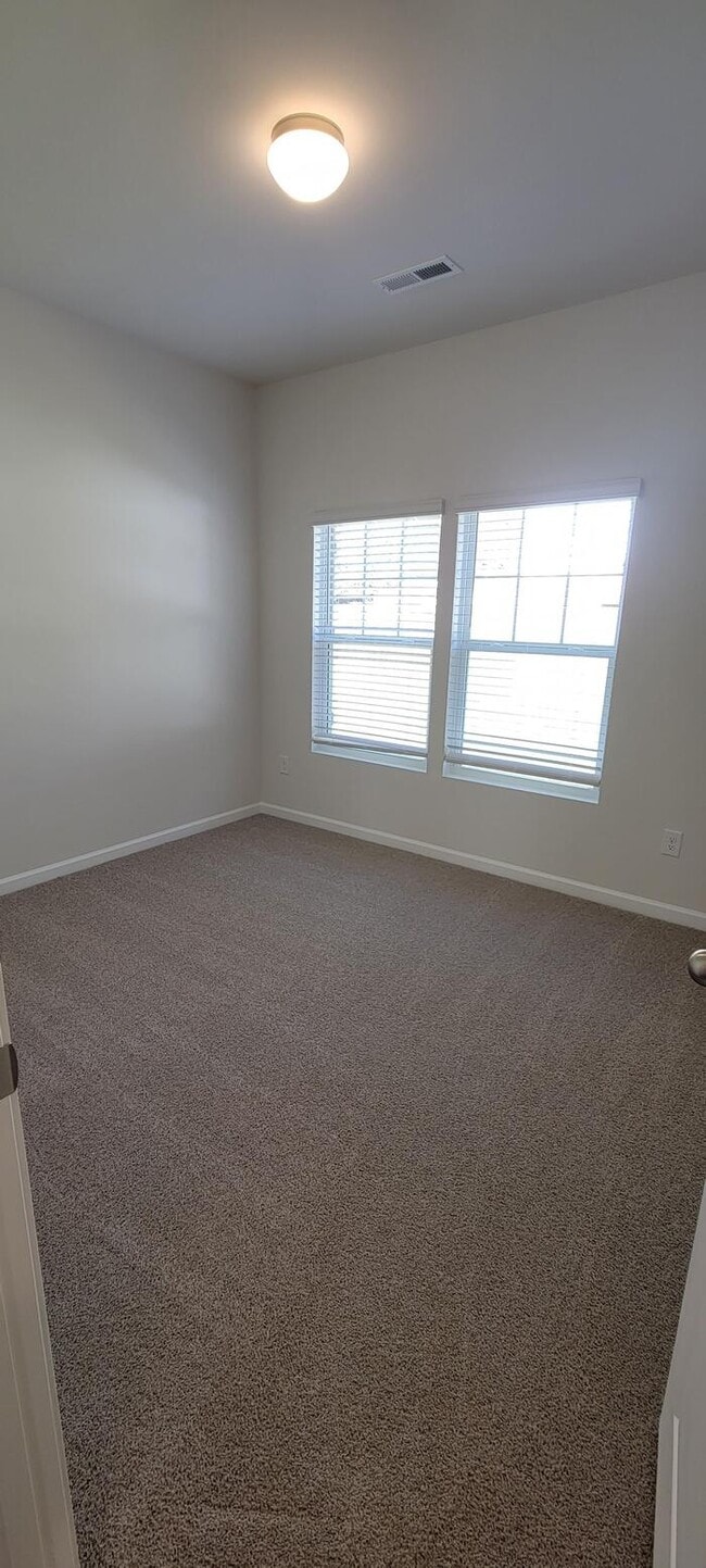 Building Photo - 2902 Plantation Way