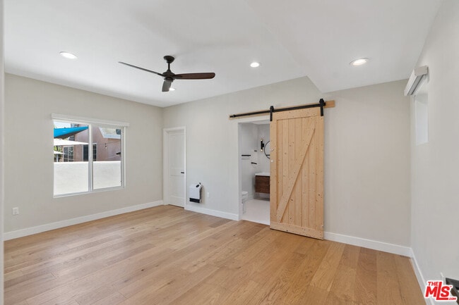 Building Photo - 1828 W 47th St