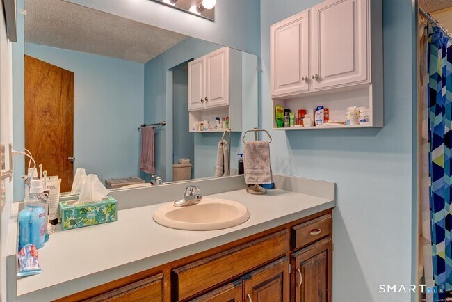 Building Photo - 6 Oak Forest Dr