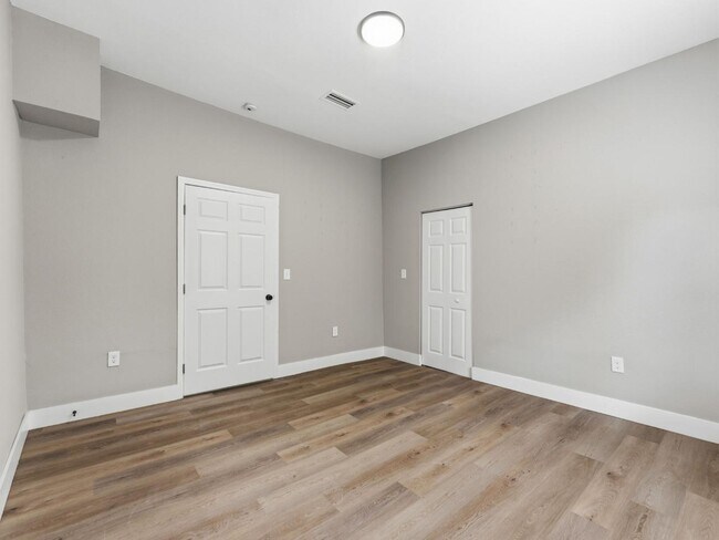 Building Photo - 1740 W Cherry St