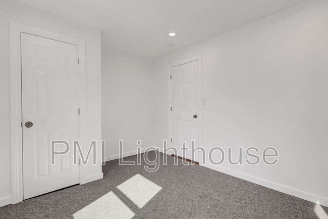 Building Photo - 128 Lockwood Ave