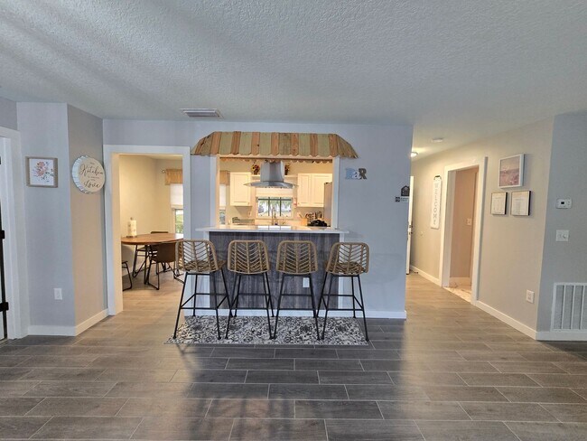 Building Photo - Remodeled 2 bed/ 2 bath/ 2 car garage ~ Annual Rental in Sarasota ~