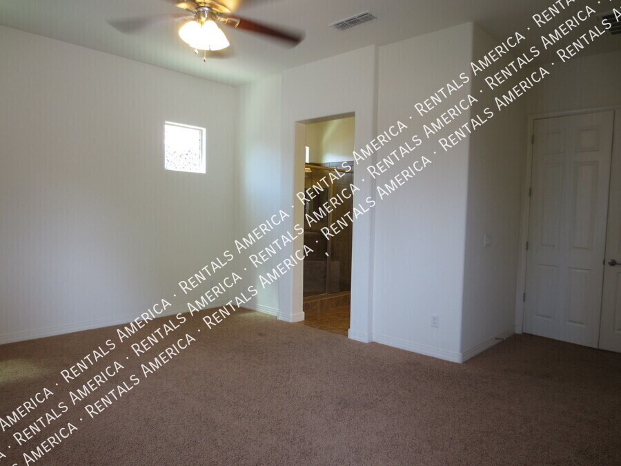 Building Photo - 1133 E Buckingham Ave