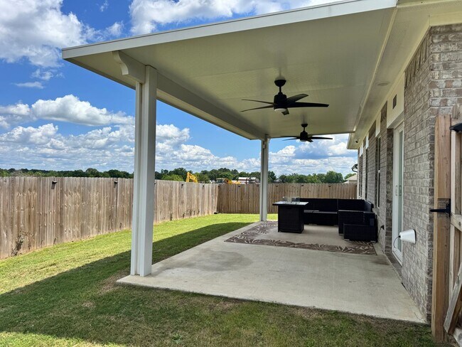 Building Photo - 917 Martin St