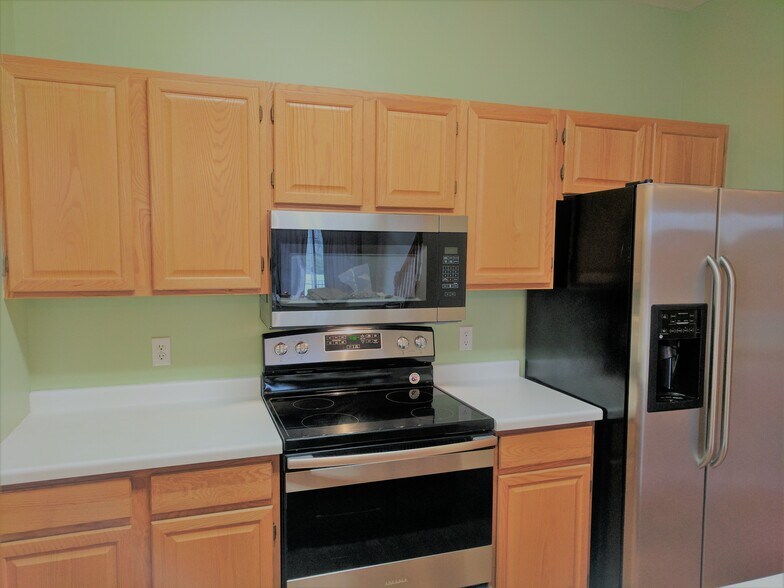 Building Photo - 3625 Vermilion Court North