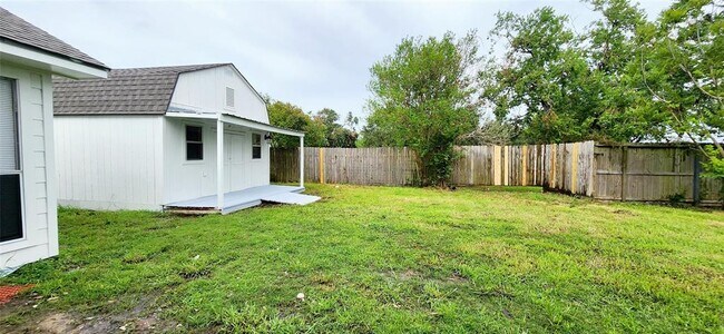 Building Photo - 129 Wagon Ln Loop