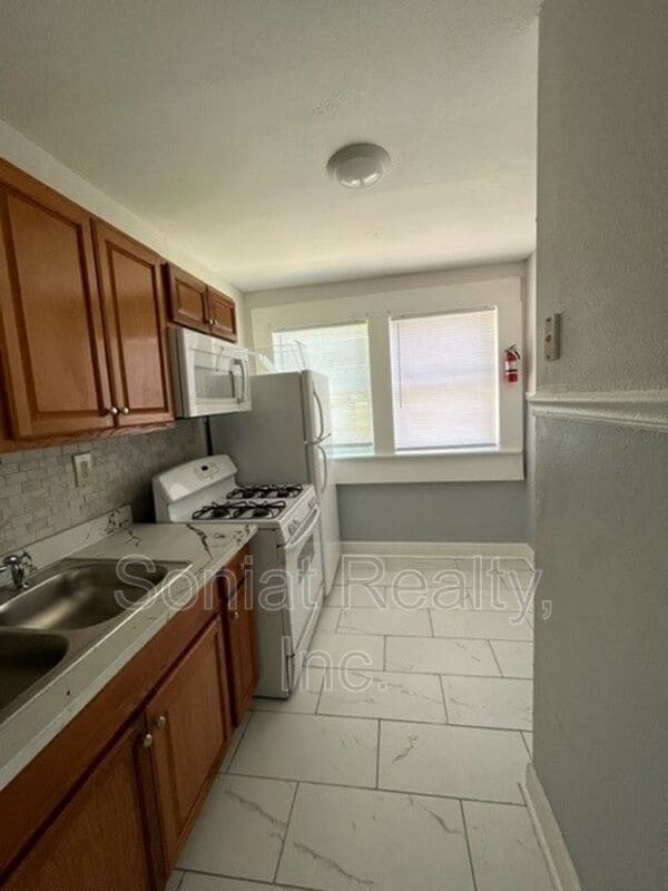 Building Photo - 2607 Columbus St