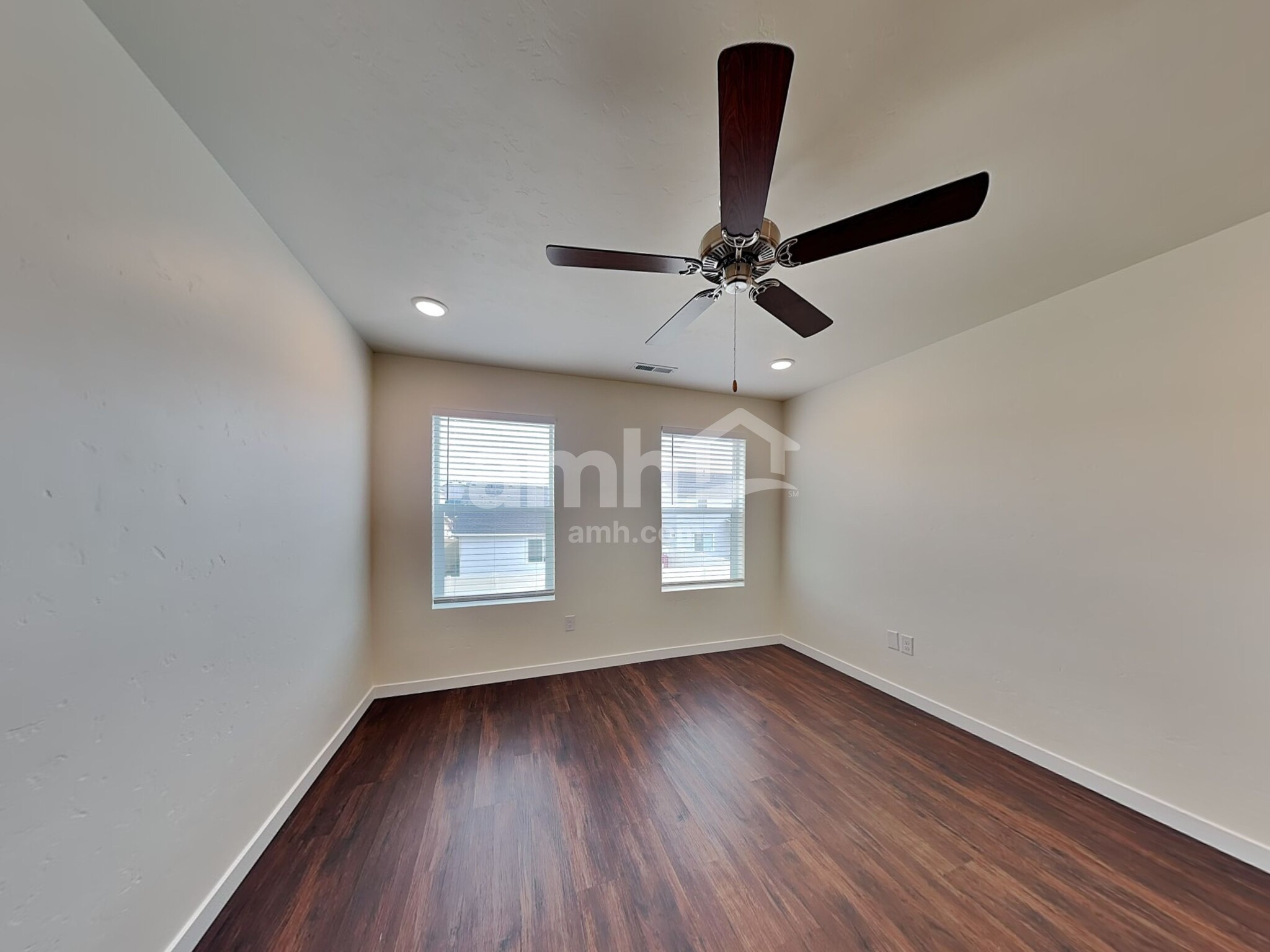 Building Photo - 1528 N Garnet Creek Ave