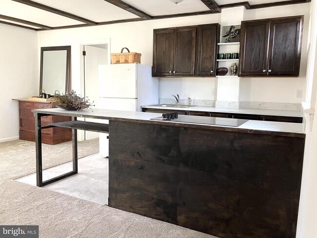 Primary Photo - 131 N Main St