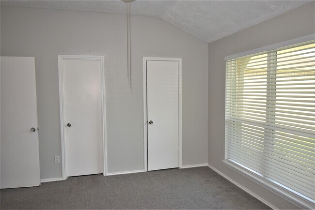 Building Photo - 18007 Forest Cedars Dr