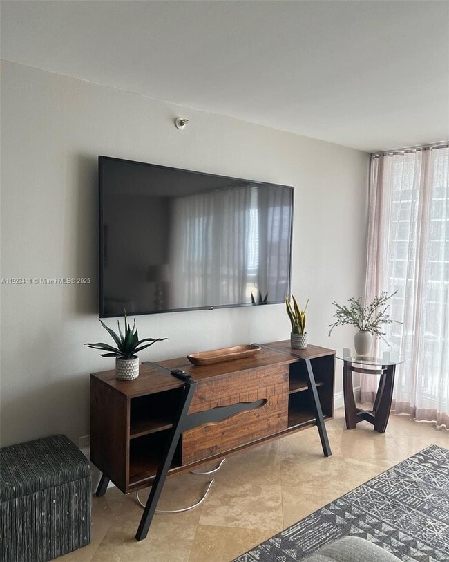 Building Photo - 1717 N Bayshore Dr