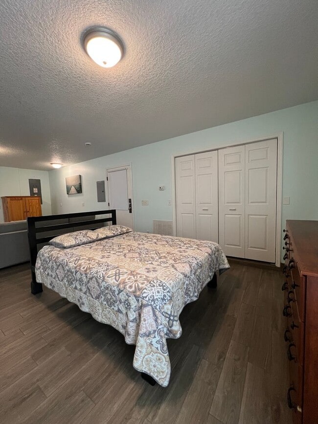 Building Photo - Spacious Efficiency _ In Law Suite_ Fort P...