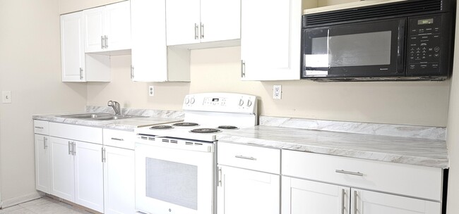 Building Photo - 151 NE 185th Terrace