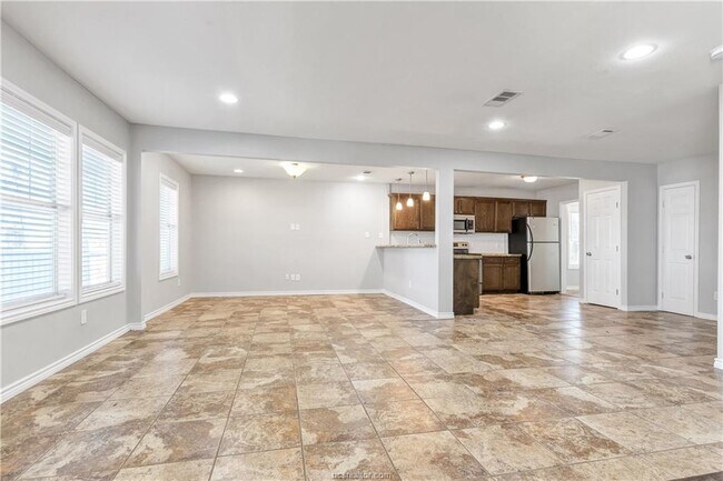 Building Photo - 108 Gilchrist Ave