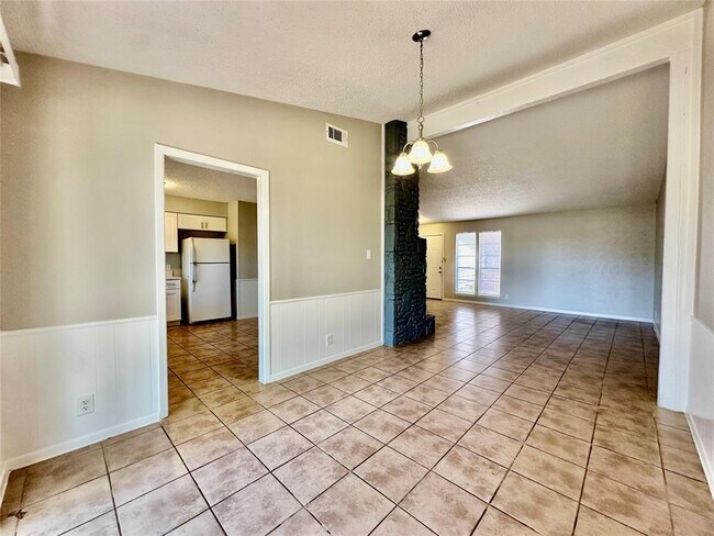 Building Photo - 12310 Willow Wild Dr