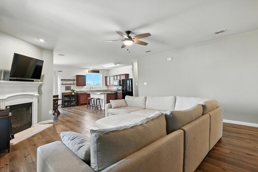 Building Photo - 10525 Wild Meadow Way