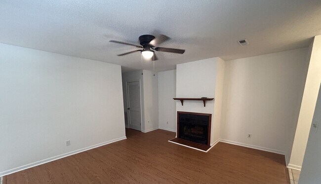 Building Photo - Affordable 2BR Duplex in Ladson!