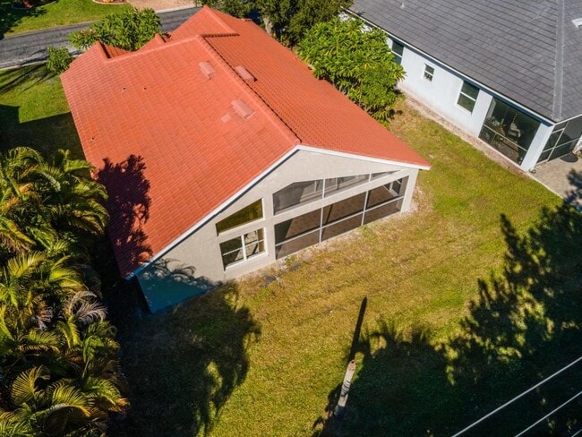 Building Photo - 9841 Las Casas Dr