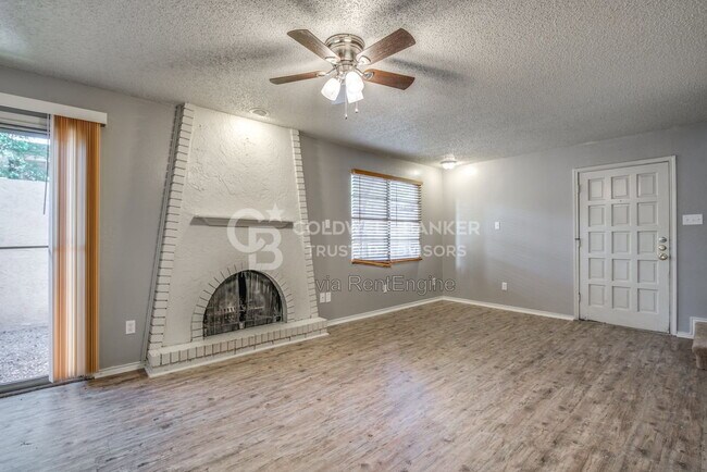 Building Photo - 5320 Kenosha Ave