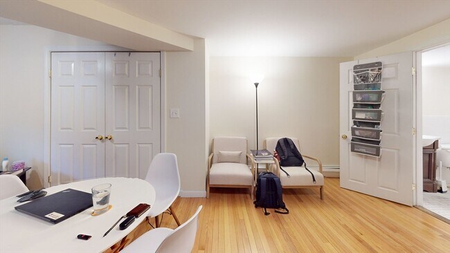 Building Photo - 170 Marlborough St